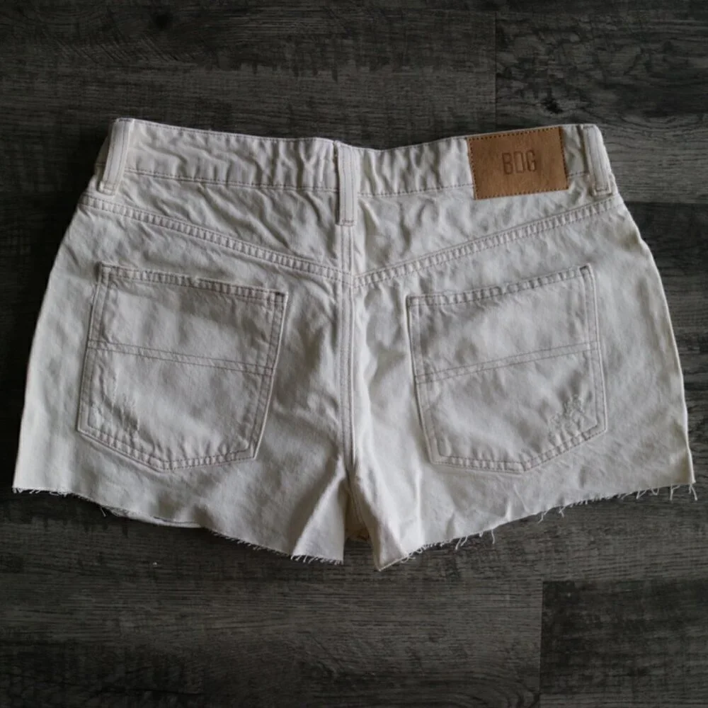 NWT Urban Outfitters Denim Shorts Size 25 Low Rise Harri Neutral Cream Color